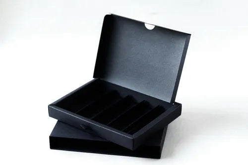 cod: 3312 (50u) CAJA CAJONERA LUXURY NEGRA 25 BOMBONES 1/4KG U - 083BN - medida: 21x17x2.5