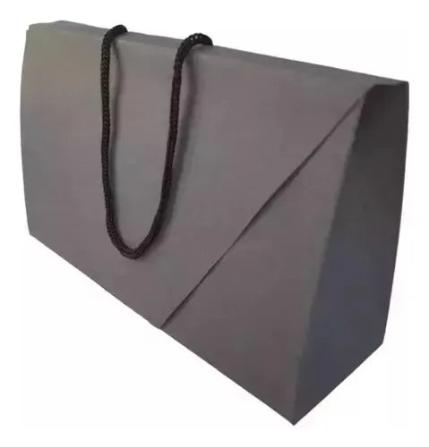 cod: 134 (10u) CAJA 25X15X8 REGALOS BLANCO CARTON CORDON AUTOARMABLE (10U) COD: 134 - medida: 25x15x8